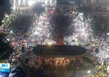 Vigília de Pentecostes reúne fiéis na Praça Santuário em Belém