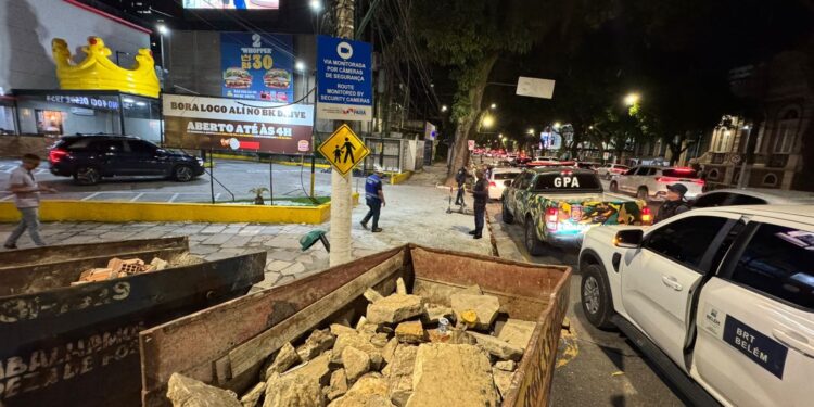 Prefeitura de Belém multa fast-food em R$ 30 mil por destruir calçada histórica na av. Nazaré